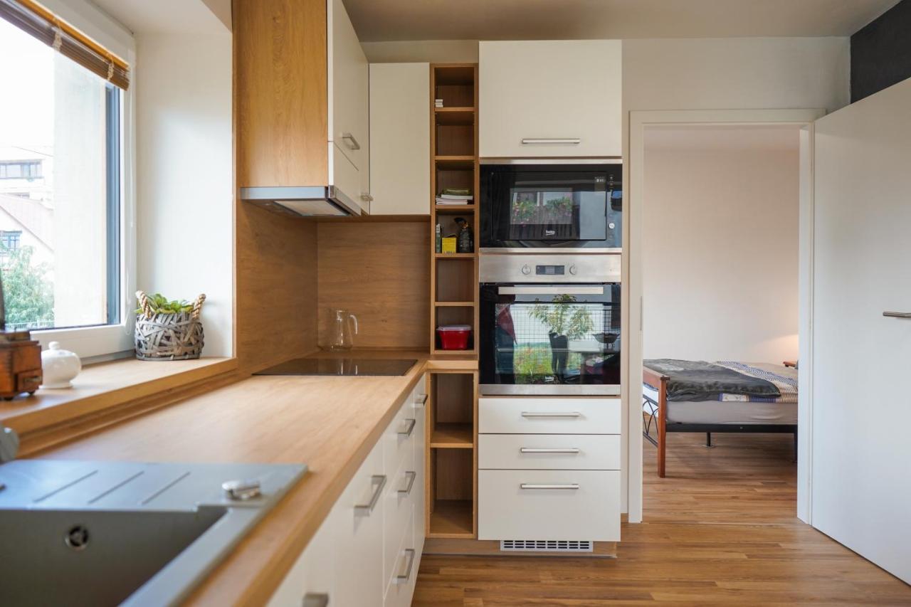 Vila Vekose - Apartman S Terasou A Zahradou Hradec Kralove Luaran gambar