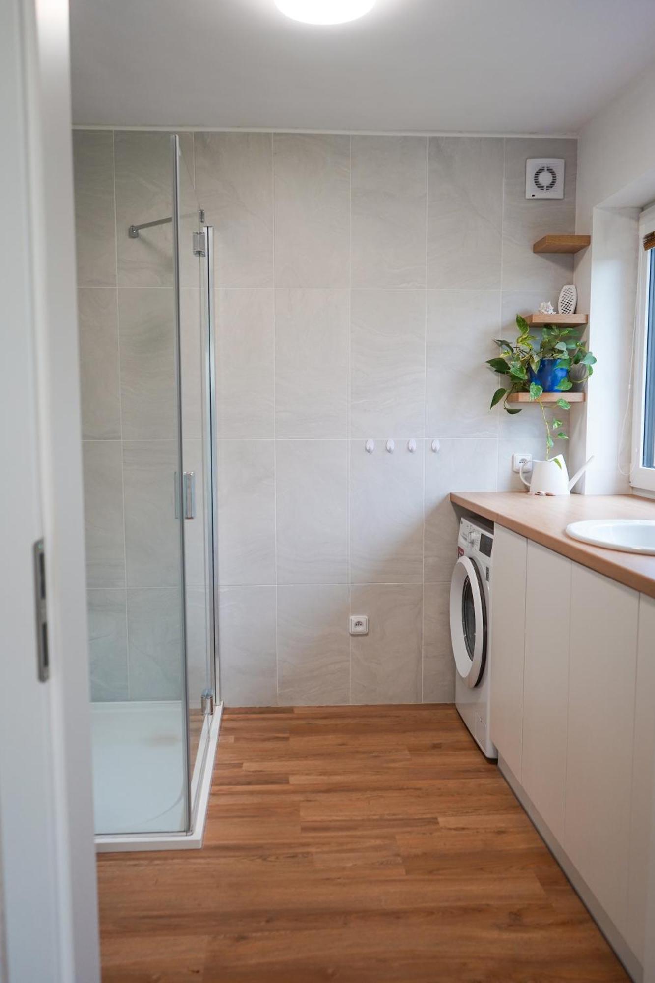 Vila Vekose - Apartman S Terasou A Zahradou Hradec Kralove Luaran gambar