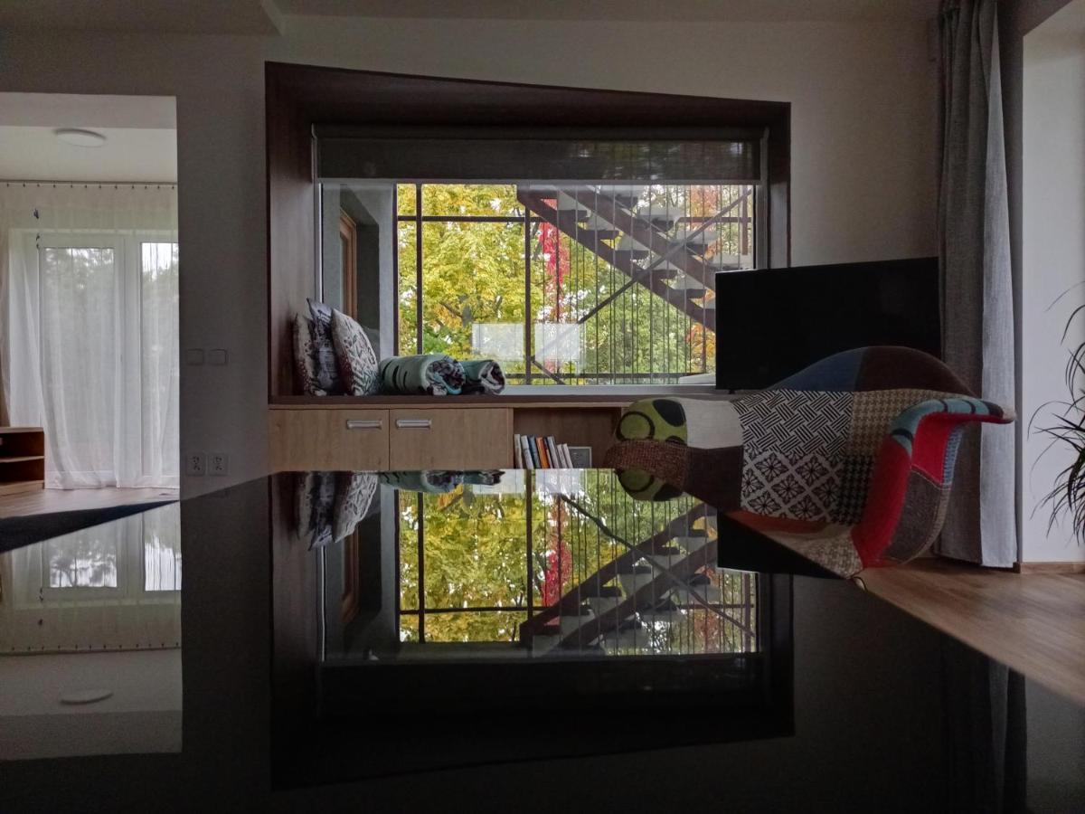 Vila Vekose - Apartman S Terasou A Zahradou Hradec Kralove Luaran gambar