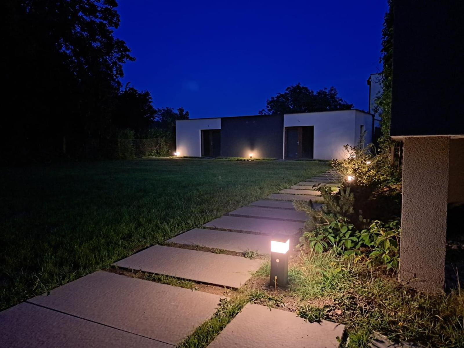 Vila Vekose - Apartman S Terasou A Zahradou Hradec Kralove Luaran gambar